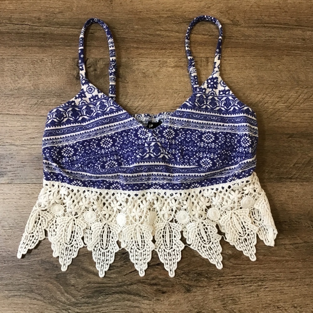 FULL Tilt Tank Top Size S Cropped Boho Crochet Lace Floral Print Blue Wh…